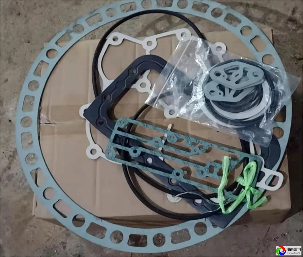 河南鄭州東區(qū)中央空調(diào)機(jī)組比澤爾壓縮機(jī)(CSH951-210)維修